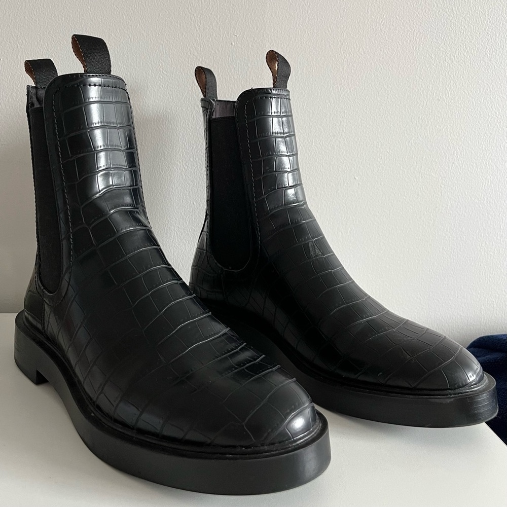 H&M Black Crocodile Pattern Chelsea Boots